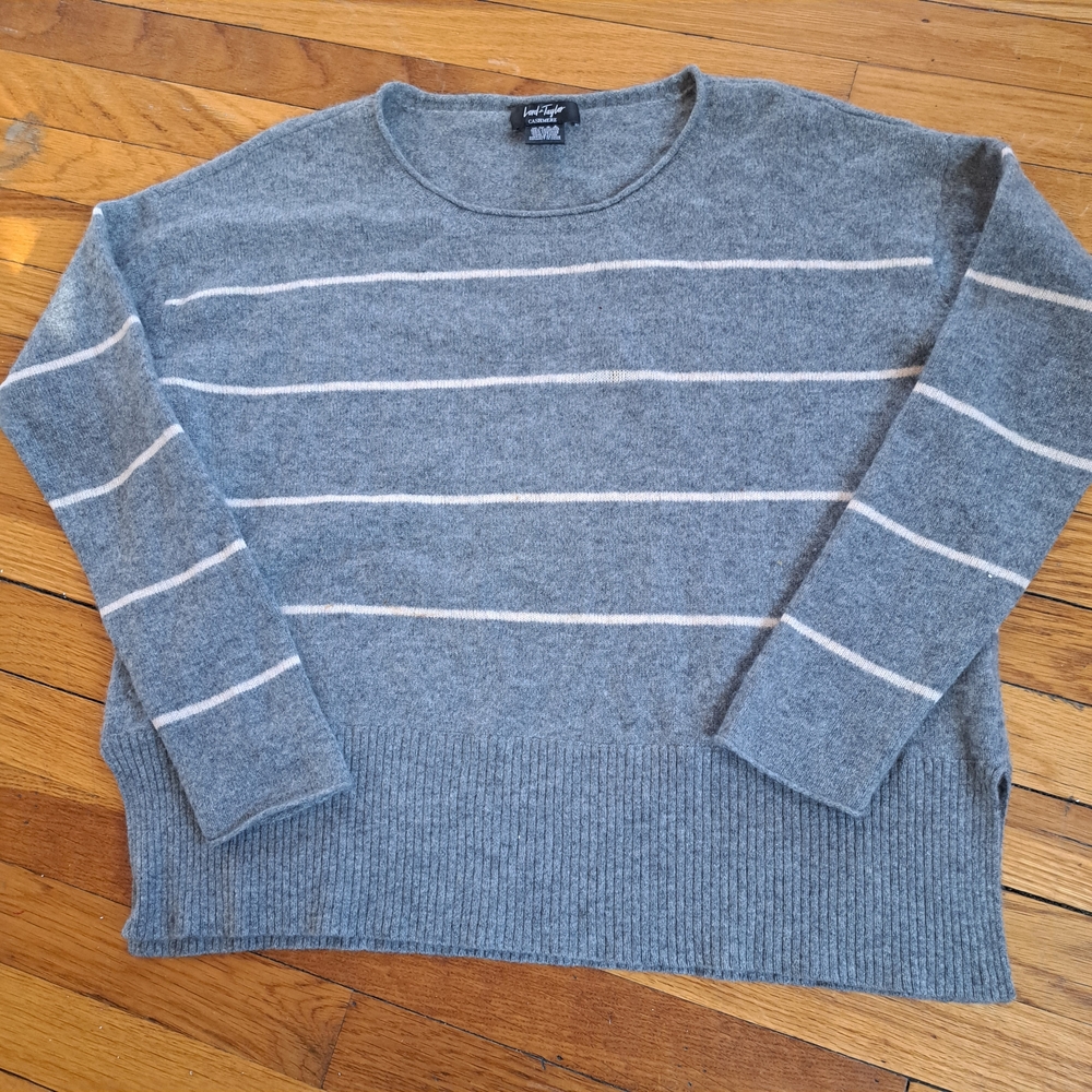 Design Lab Lord & Taylor Heathered Gray Crewneck Sweater